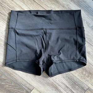 Lululemon In Movement Short Everlux 2.5in size 10